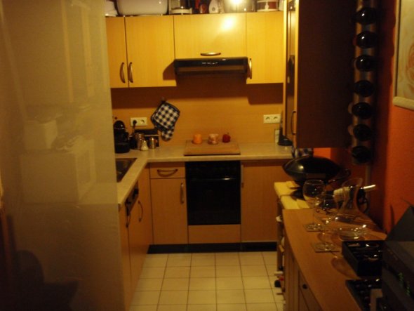 Blick in die Küche vom Wohnzimmer aus gesehen