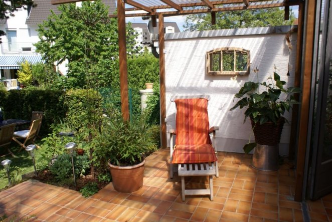 Auch im Garten können Spiegel neue Perspektiven eröffnen