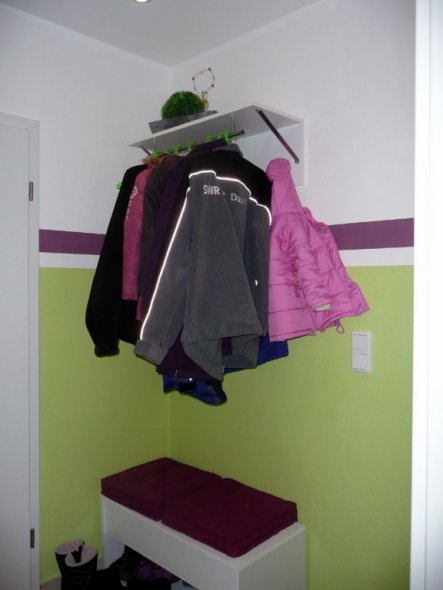 Kleine Garderobe mit neuen Sitzkissen