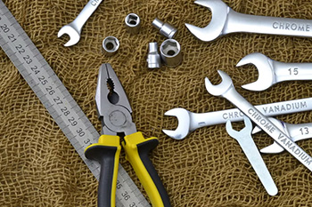 Büroeinrichtung effizient montieren: So sparen Unternehmen Zeit und Kosten